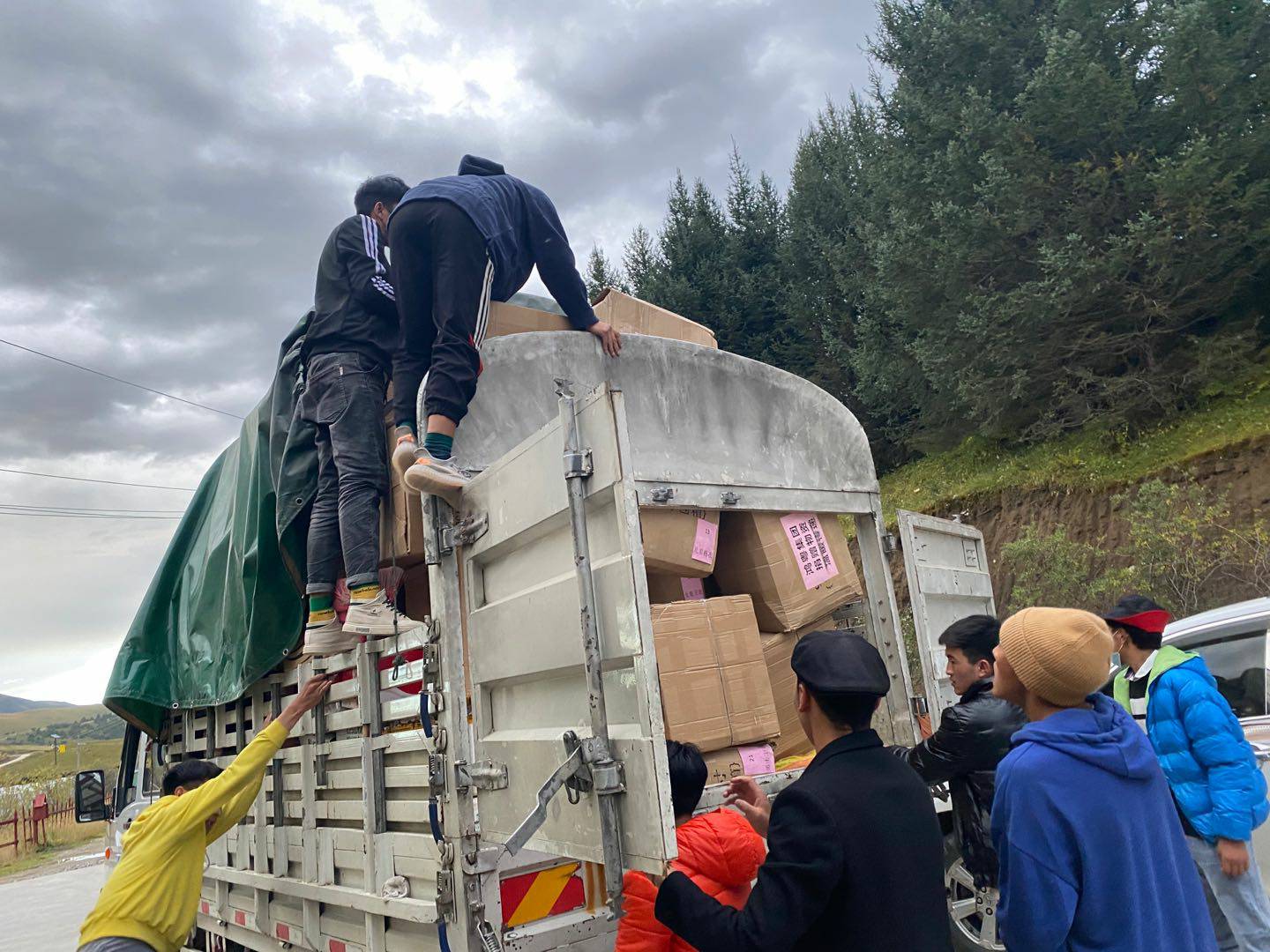 开云官方站网页版登录入口-开云(中国)公益回顾丨家国同欢月同圆 温暖满载甘孜州(图5)