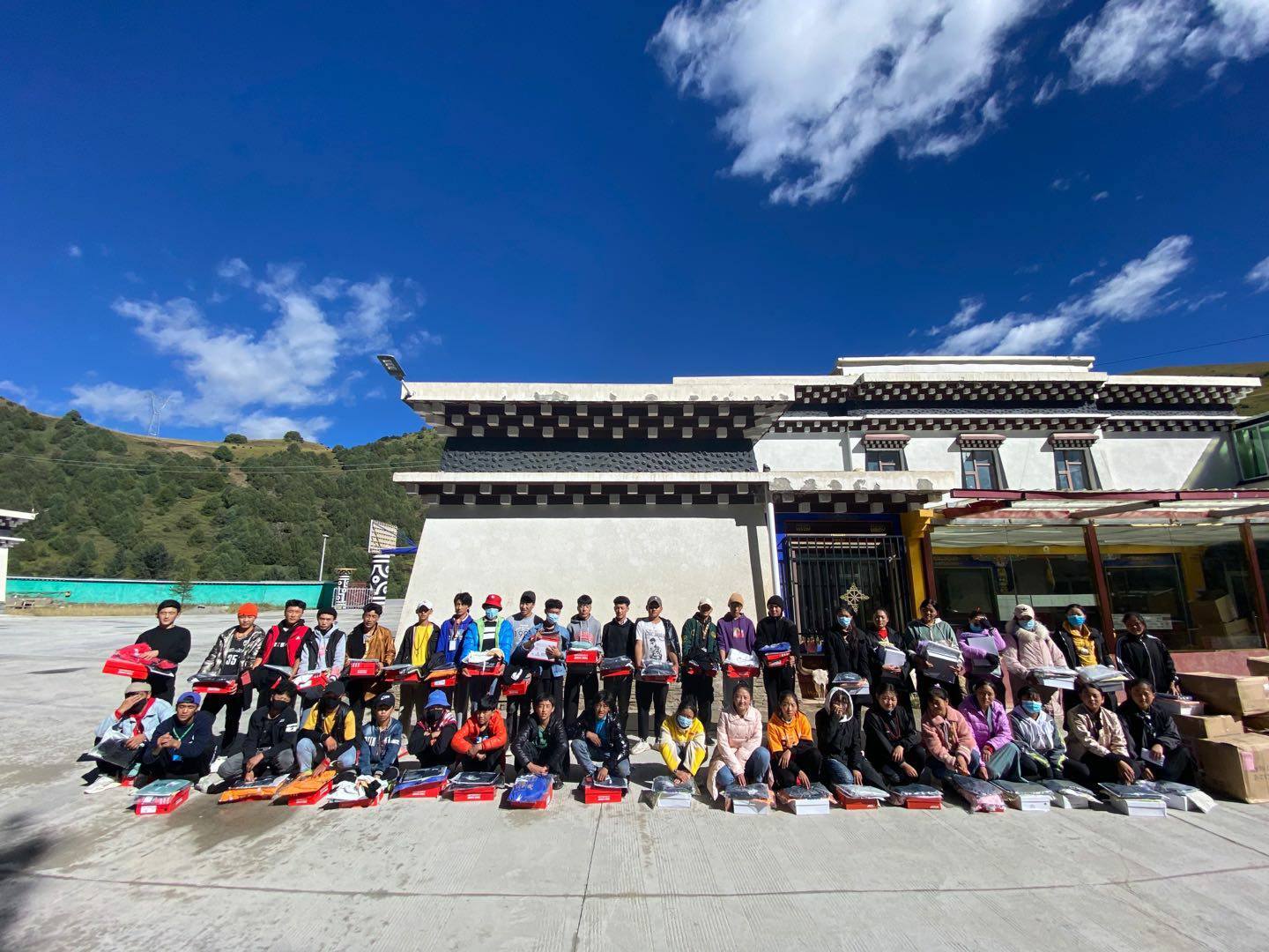 开云官方站网页版登录入口-开云(中国)公益回顾丨家国同欢月同圆 温暖满载甘孜州(图8)